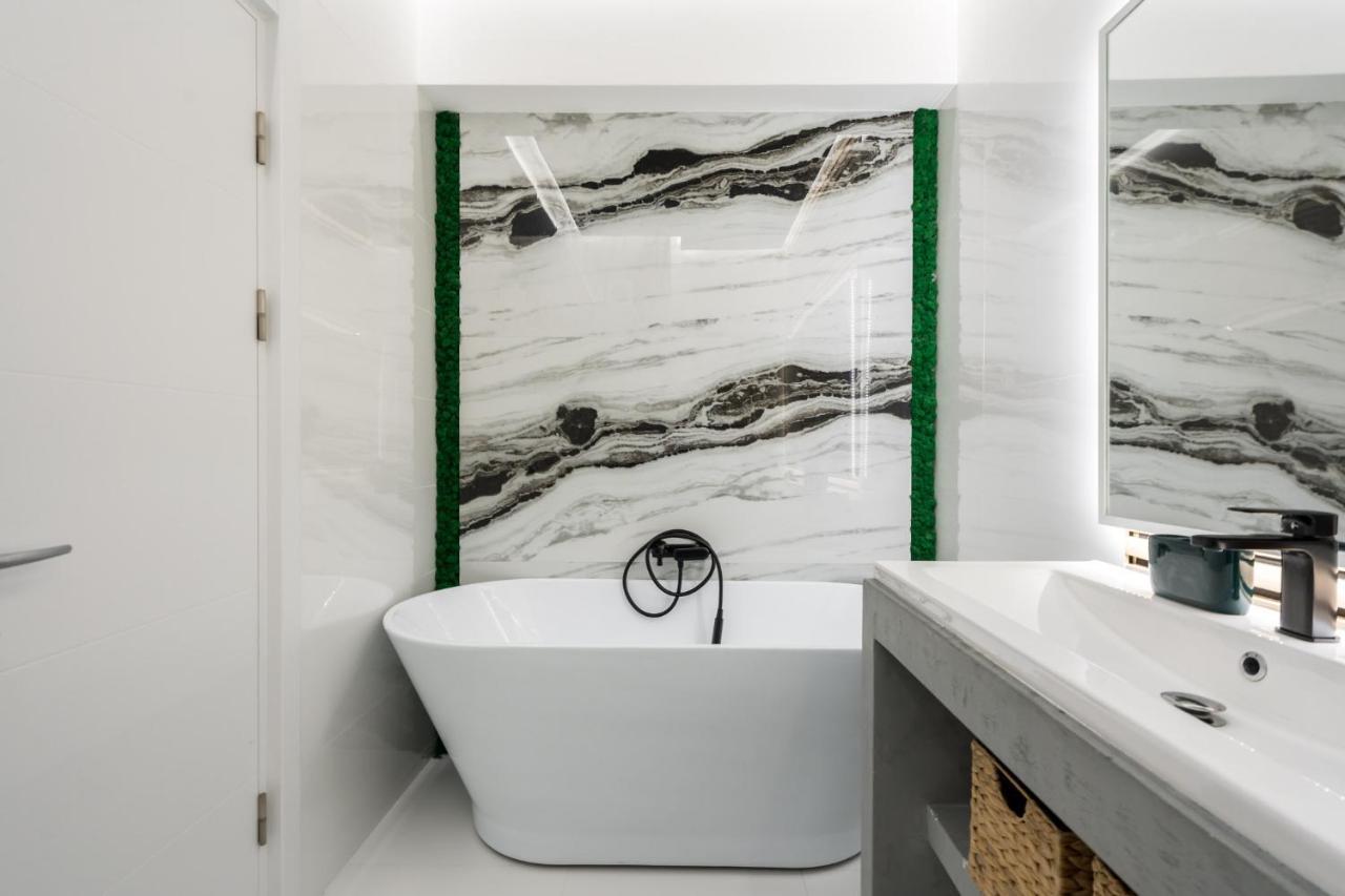Jungle Escape - Luxe 1-Br Haven In Bucharest公寓 外观 照片